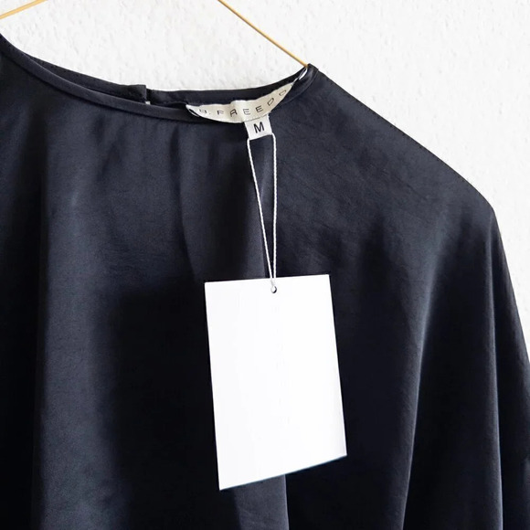 NWT B.FREEDOM Simona Top - Satiny Cropped Long Sleeve Blouse, Size M - Picture 5 of 6